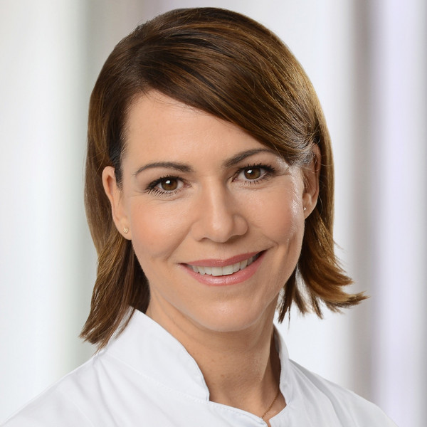 Snegurochkaning külotsiz fotosurati